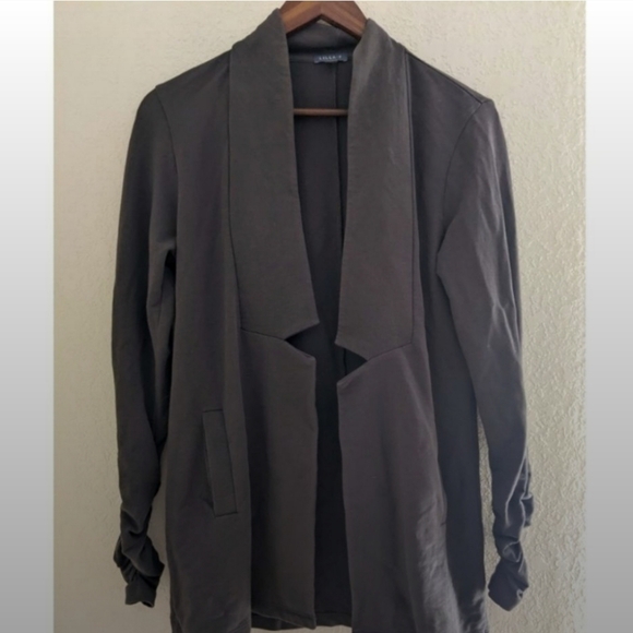 Lilla P. Women’s open front gray cardigan. - Picture 1 of 4